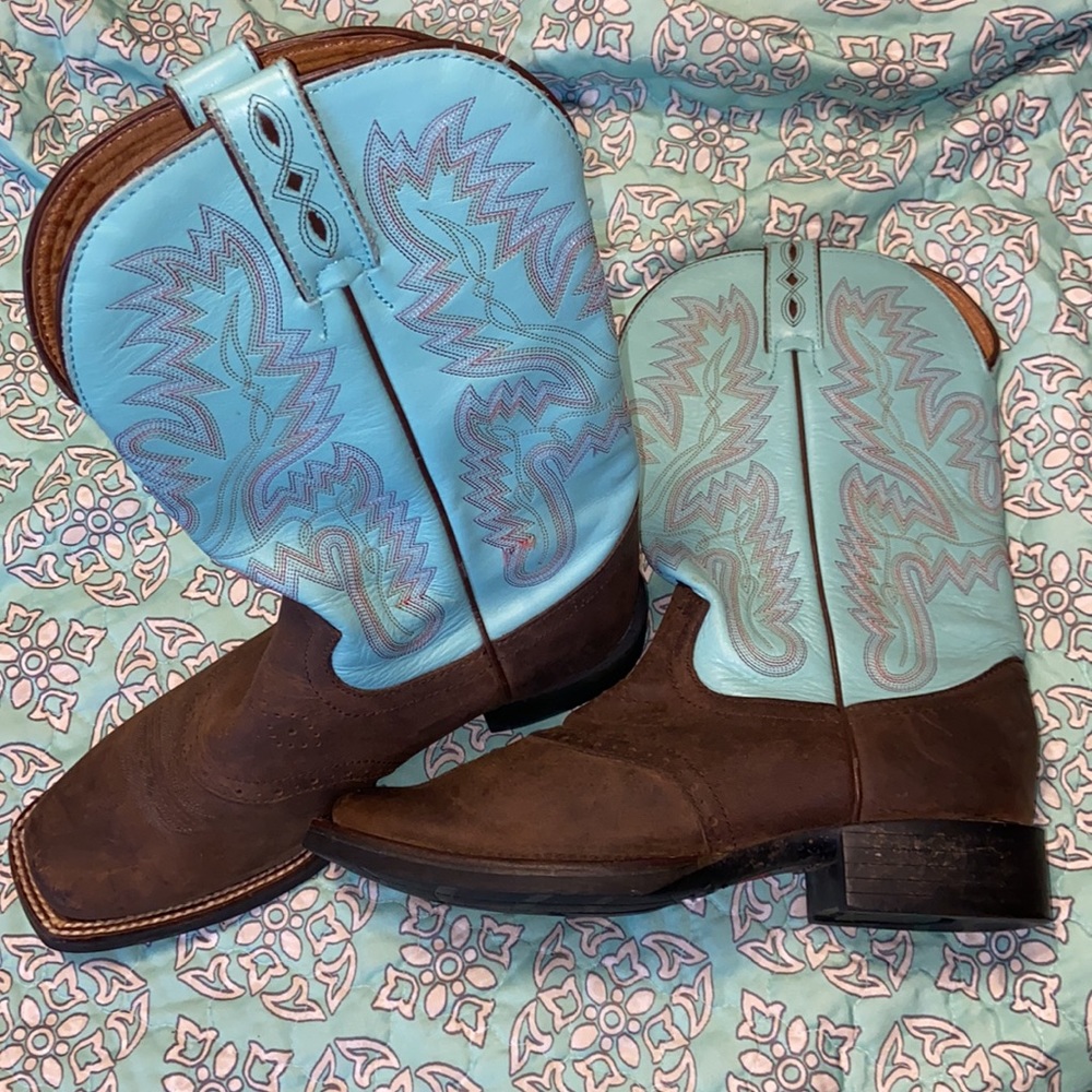 Boots Justin brand size 7B women